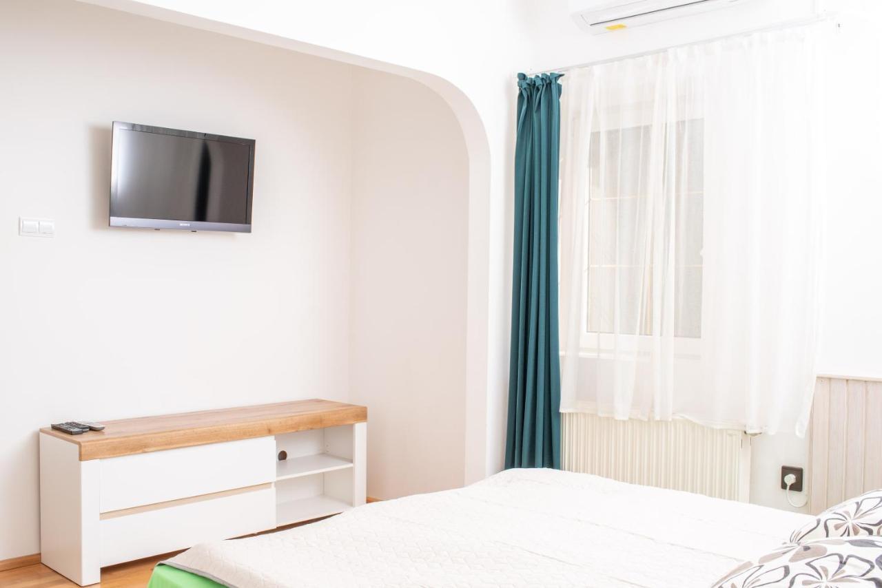 Park Apartman Heviz Exterior photo