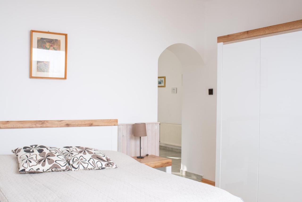 Park Apartman Heviz Exterior photo
