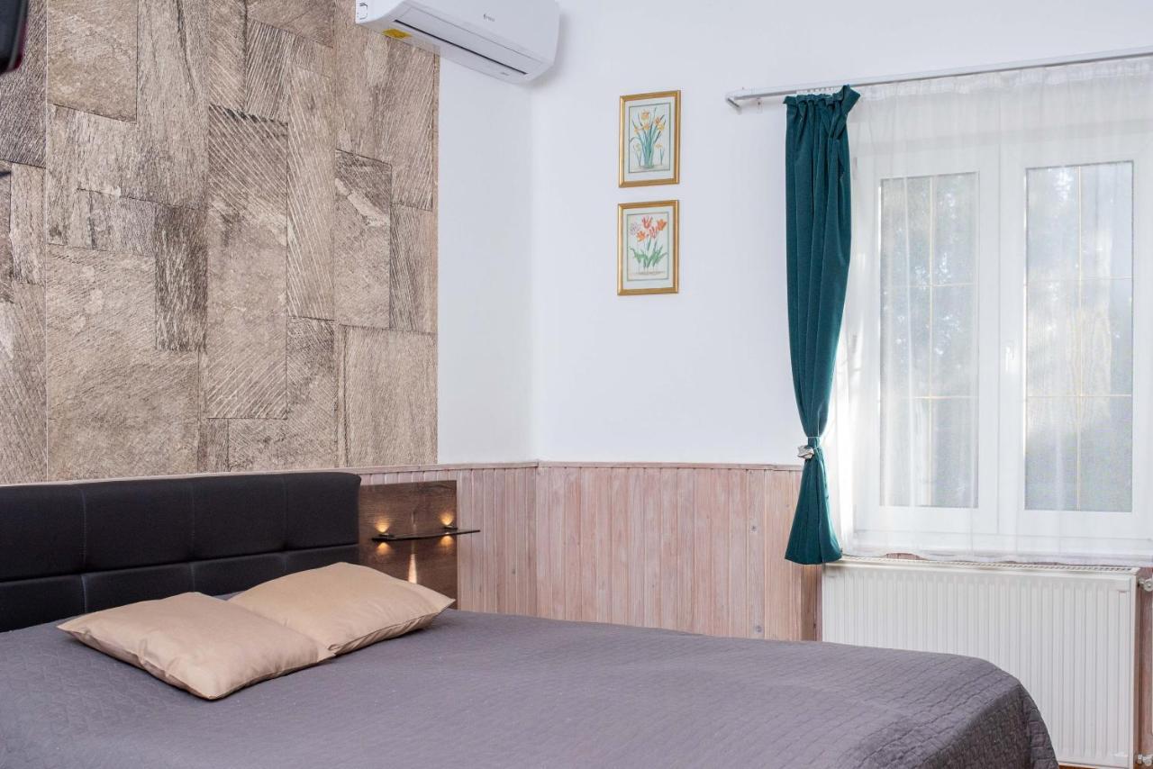 Park Apartman Heviz Exterior photo