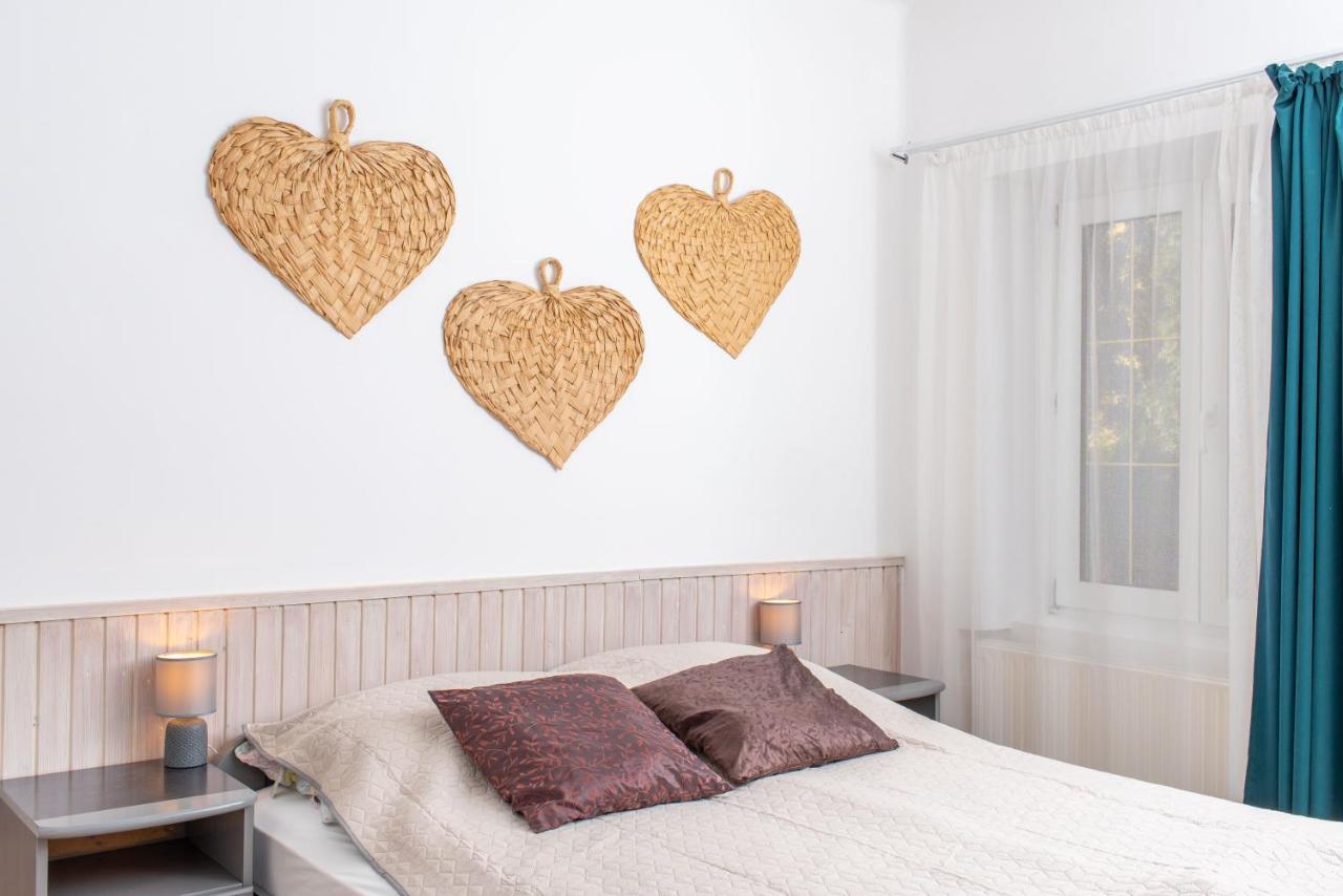 Park Apartman Heviz Exterior photo