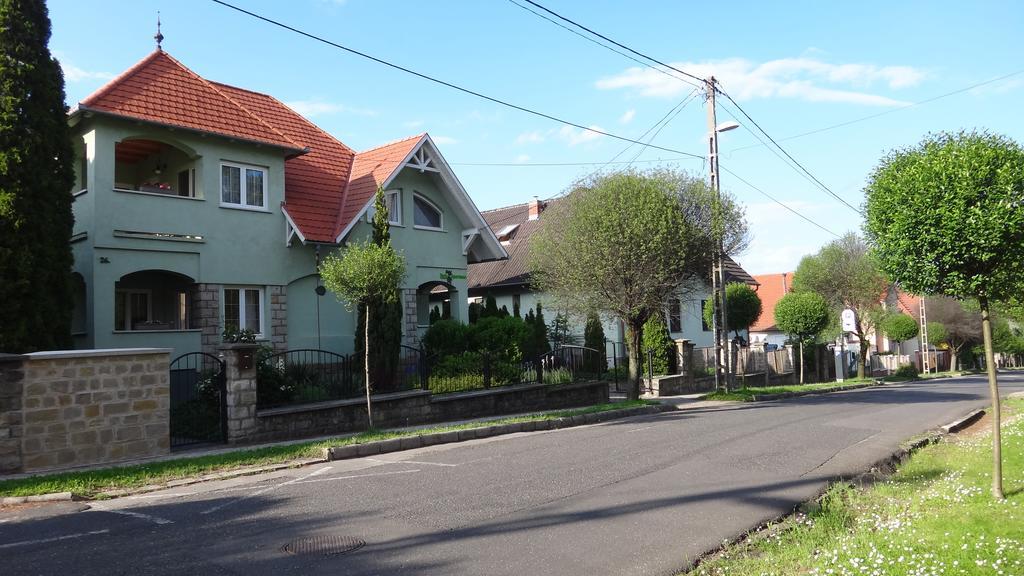 Park Apartman Heviz Exterior photo