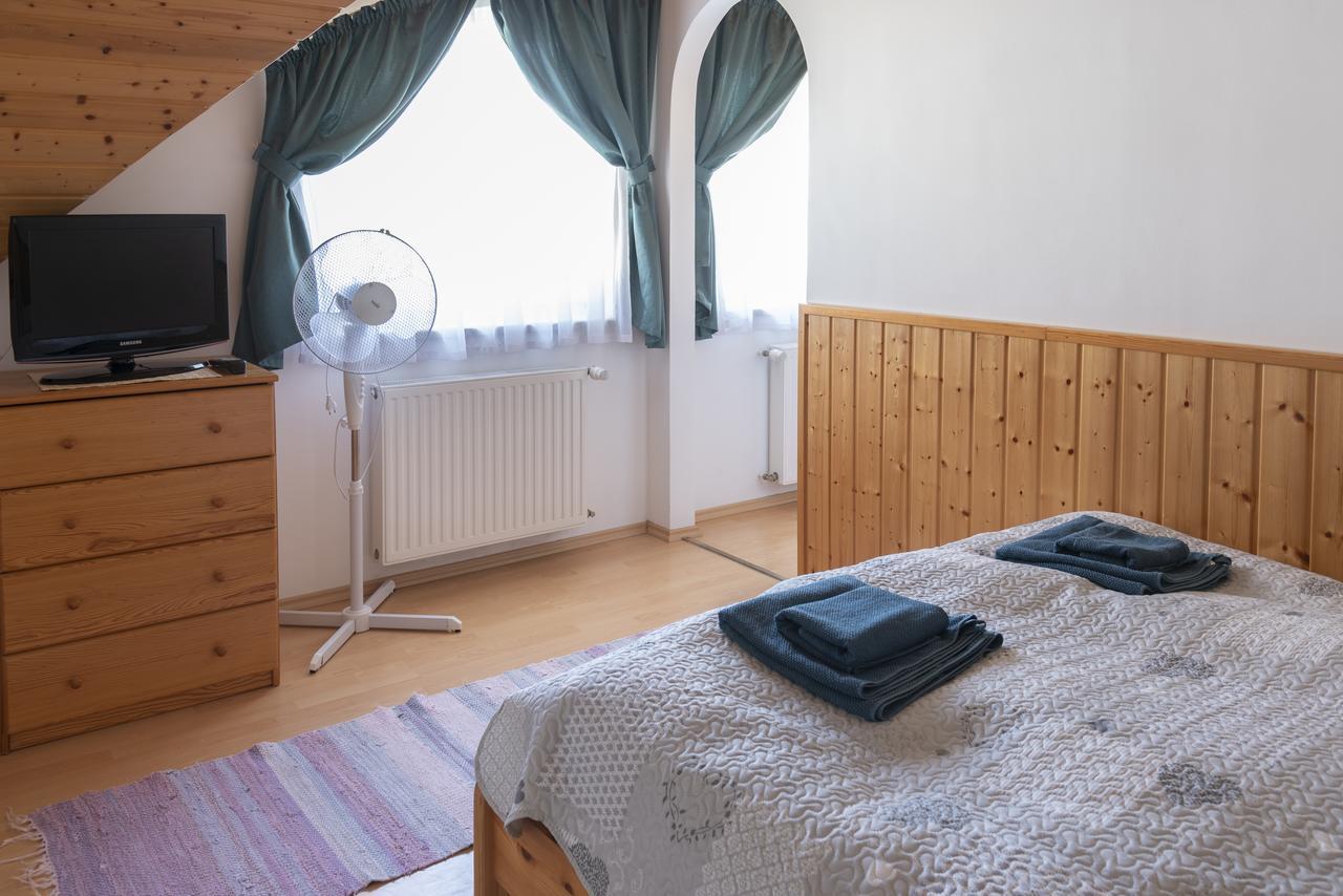 Park Apartman Heviz Exterior photo
