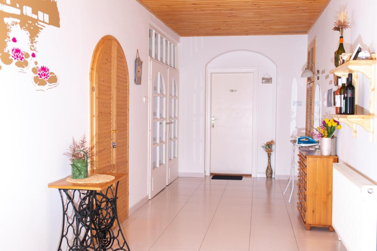 Park Apartman Heviz Exterior photo